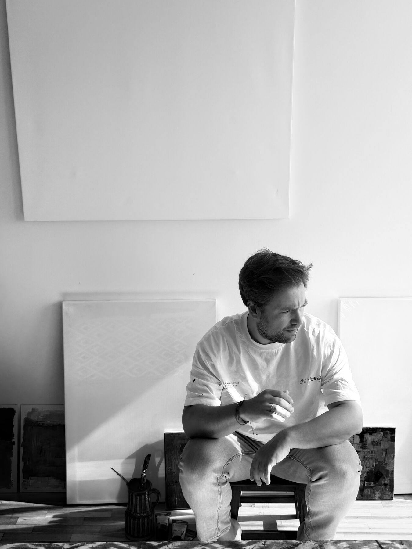 Álvaro en su estudio
